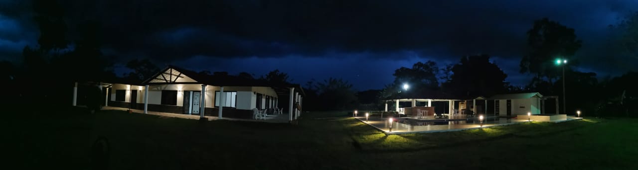 13.Finca_noche